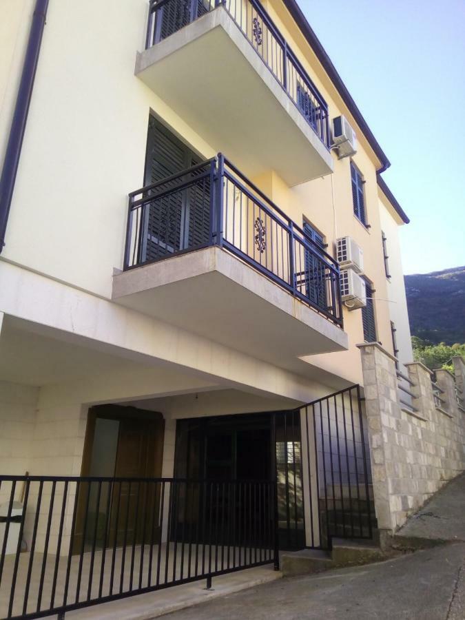 Apartmani Petrija Prcanj Luaran gambar